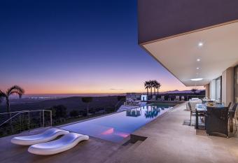 Eden Roc has rooms with a private hot tub