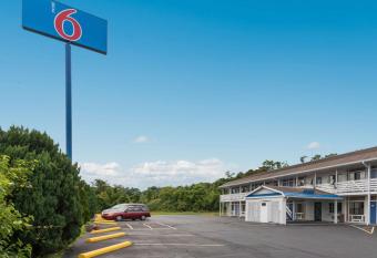 Motel 6 Parkersburg allows 18 year olds to book a room