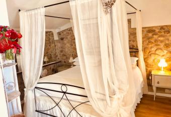 GardaBeds allows 18 year olds to book a room