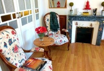 Maison Ch  ne Li  ge allows 18 year olds to book a room