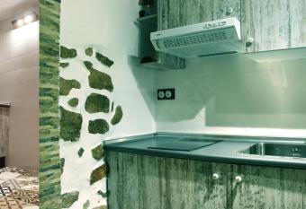 Casa del Agua has rooms with a private hot tub