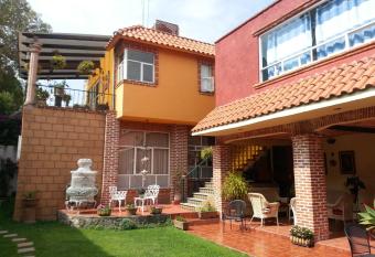 Maria Del Alma House has Balcony rooms