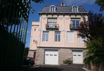 Demeure des Dentelles allows 18 year olds to book a room