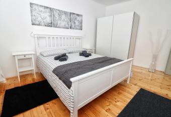 La Vela has Balcony rooms