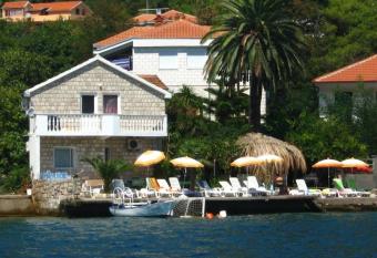 Apartments Roza has Smoking/Balcony rooms