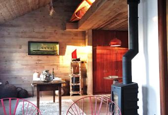 Ker Hazhou has Balcony rooms