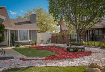 Private Room in a 4 Bedroom House in Palmdale allows 18 year olds to book a room