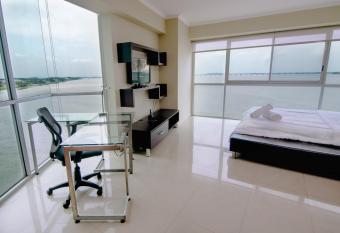 Riverfront I 2, piso 4, suite vista al rio, Puerto Santa Ana, Guayaquil has Balcony rooms