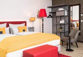 the niu Franz allows 18 year olds to book a room