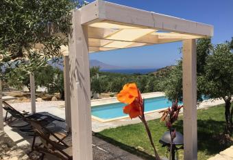 WeCrete Apartments allows 18 year olds to book a room