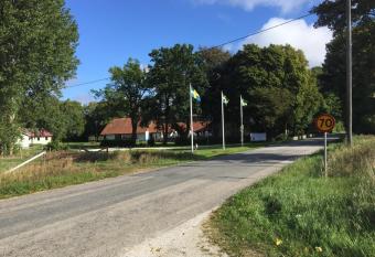 EKEG  RDEN Hostel B&B allows 18 year olds to book a room