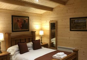 Auchenlea lodges allows 18 year olds to book a room