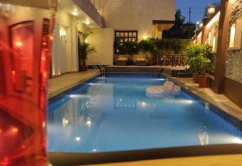 Laxmi Palace Heritage Boutique Hotel allows 18 year olds to book a room