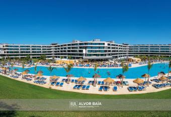 RR Alvor Ba  a Resort allows 18 year olds to book a room