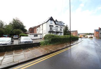 Avalon Guest House allows 18 year olds to book a room