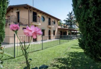Villaggio Azzurro has Balcony rooms