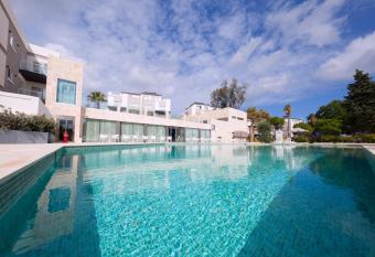 Urban Valley Resort & Spa allows 18 year olds to book a room