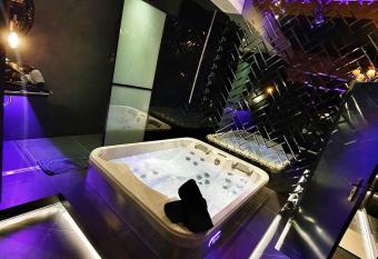 Hotel Ramka & Restaurant & Wine Bar allows 18 year olds to book a room