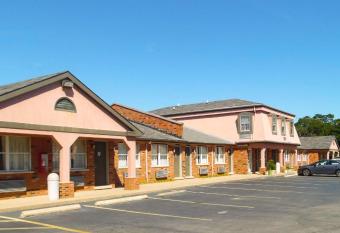 Red Roof Inn Georgetown allows 18 year olds to book a room