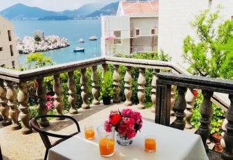 Luxury Apartment Stefan has Balcony rooms