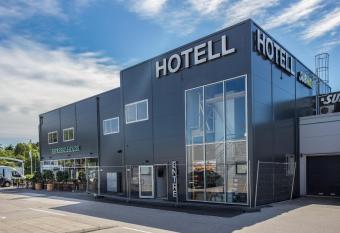 Hotel Speker  d allows 18 year olds to book a room