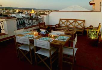 Apartamentos Alfonso XIII allows 18 year olds to book a room