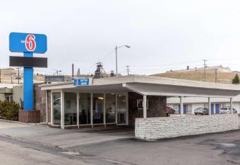 Motel 6 Butte - Historic City Center allows 18 year olds to book a room