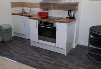 Apartment with Roof Terrace close to City Centre allows 18 year olds to book a room