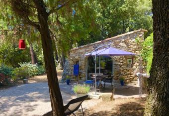 Cabanon Sainte Victoire allows 18 year olds to book a room