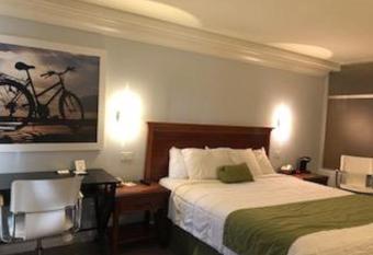 Days Inn by Wyndham Near City Of Hope has rooms with a private hot tub