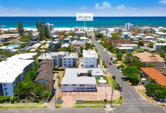 Blue Heron Boutique Motel allows 18 year olds to book a room