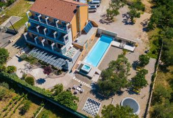 Villa Sunce has Balcony rooms