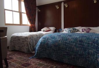 The Nore River House has Balcony rooms