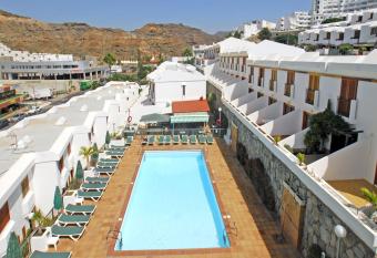 Apartamentos Montecarlo has Balcony rooms