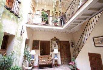 Hostal Casa Del Buen Viaje has Balcony rooms