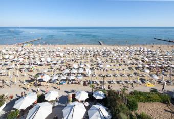 Hotel Columbia & Ninfea allows 18 year olds to book a room