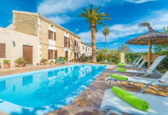 Can Salvador has Balcony rooms