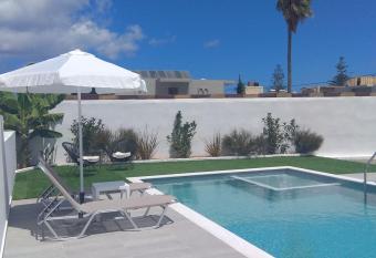 Raisakis Apartments has Balcony rooms