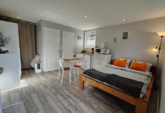 Charmant studio    Autrans has Balcony rooms