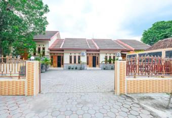 Riverside Homestay Jogja has Balcony rooms