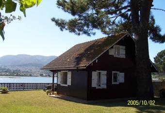 Casa de Madera Sobre el Mar has Balcony rooms