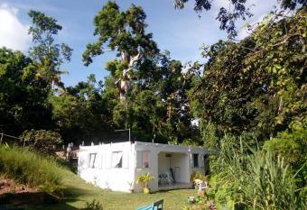 Studio au Gosier au calme en pleine Nature has Balcony rooms