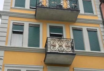 central beauty scenery apartment has Balcony rooms