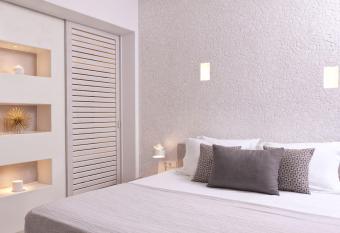 Myst Boutique Hotel has rooms with a private hot tub