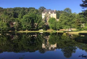 Gite La Suite Ducale Chateau La Roche Racan has Balcony rooms