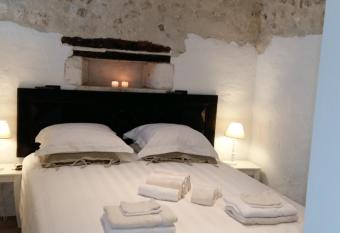 Les chambres de la grange allows 18 year olds to book a room