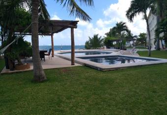 Casa Frente al Mar allows 18 year olds to book a room