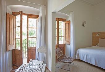 Hotel Hanoi has Balcony rooms