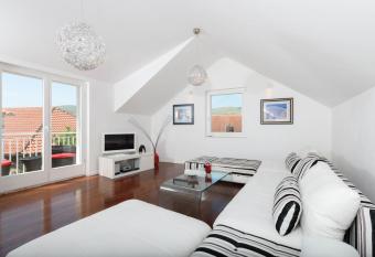 Apartments Gea Trogir has Balcony rooms