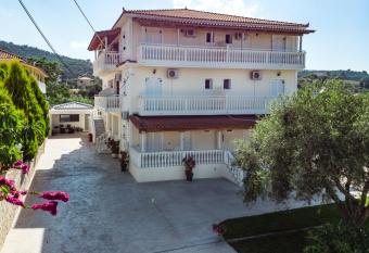 Villa Georgia has Balcony rooms